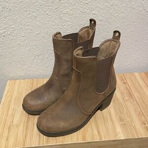 Kodiak Tan Heeled Waterproof Ankle Boots - Size 8